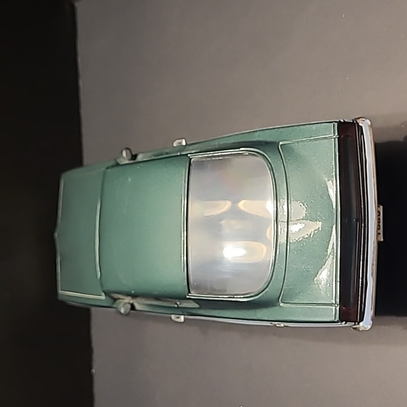 🚘69 Green Plymouth Barracuda 1:18 scale Die Cast collector car - Picture 5 of 11